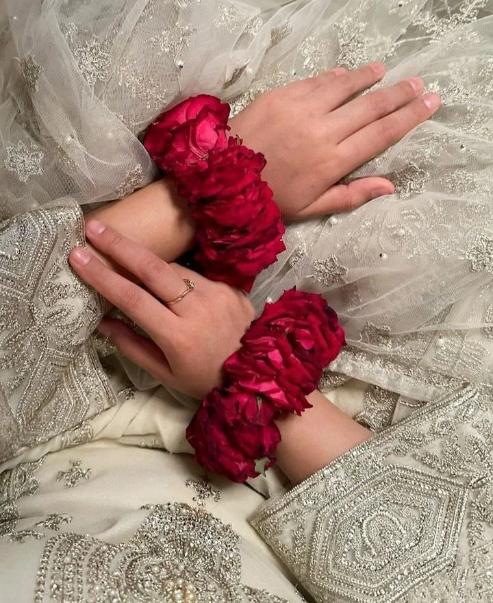 Rose Gajra (Pair)