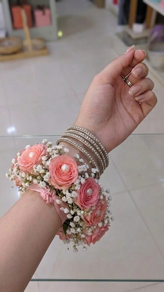Gajra with Freeh Flower and Baby's breath (Pair)