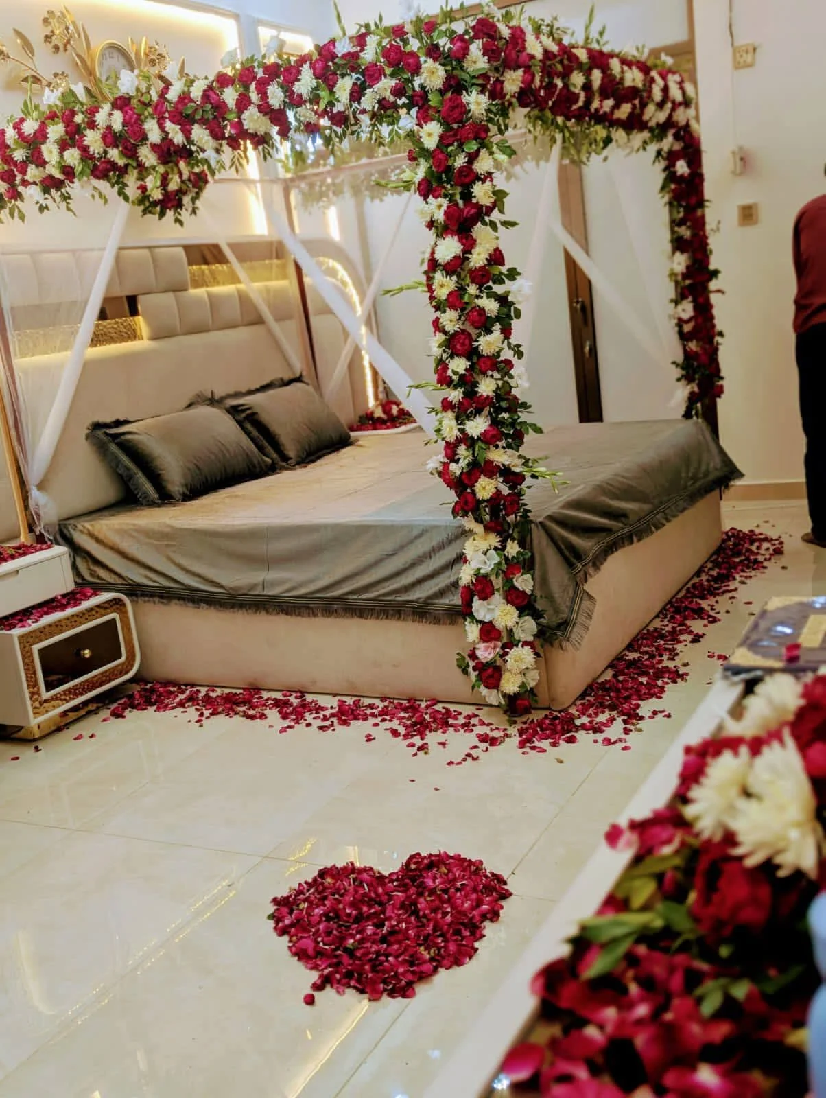 Masehri with Rose and chrysanthemum